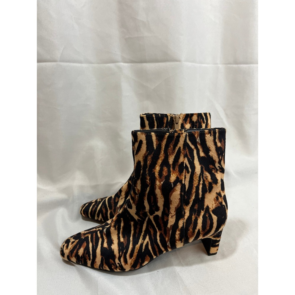 A New Day Womens Tiger Print Ankle Boots Pointed Toe Kitten Heel Size 8 NWT